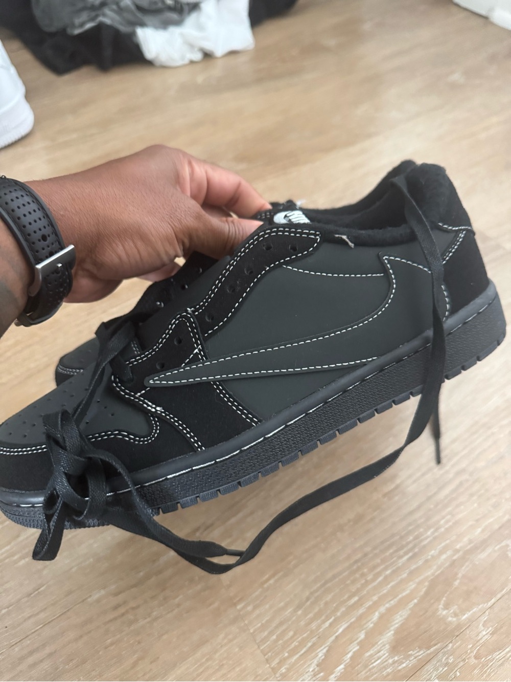 Men's Classic Low-Top Casual Sneakers in Black